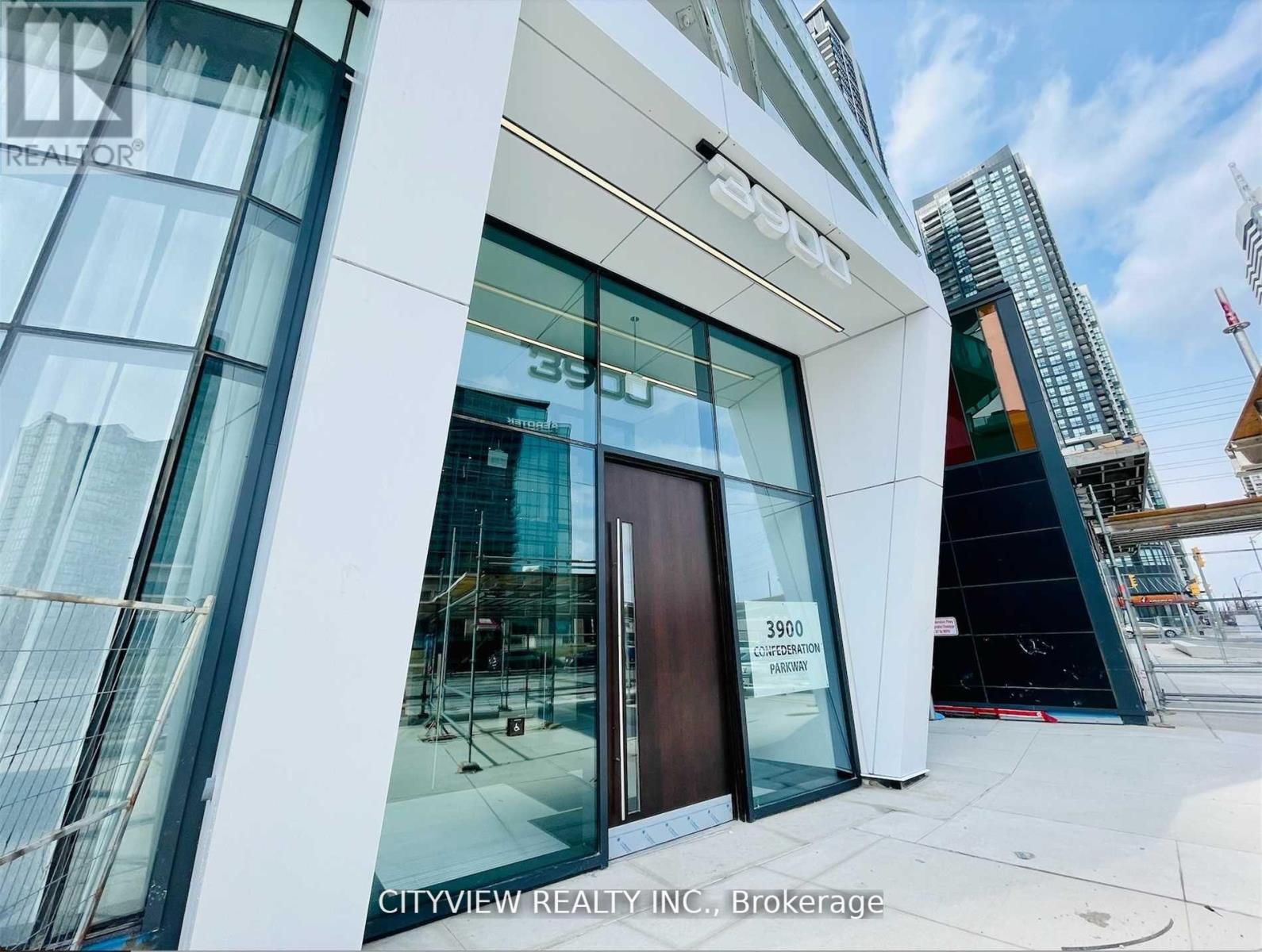 5810 - 3900 Confederatin Parkway, Mississauga, Ontario  L5B 0M3 - Photo 2 - W12477405