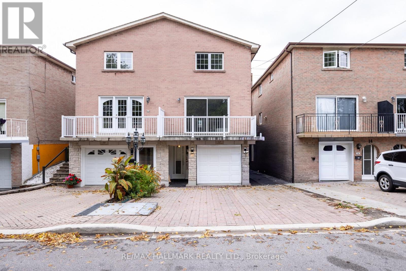 12 OUTLOOK GARDEN BOULEVARD, Toronto, Ontario