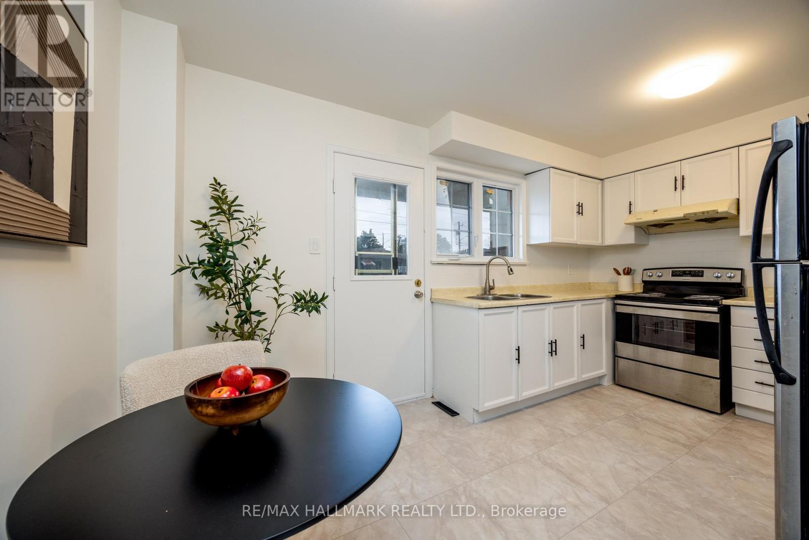 12 Outlook Garden Boulevard, Toronto, Ontario  M6N 4Z4 - Photo 12 - W12477415