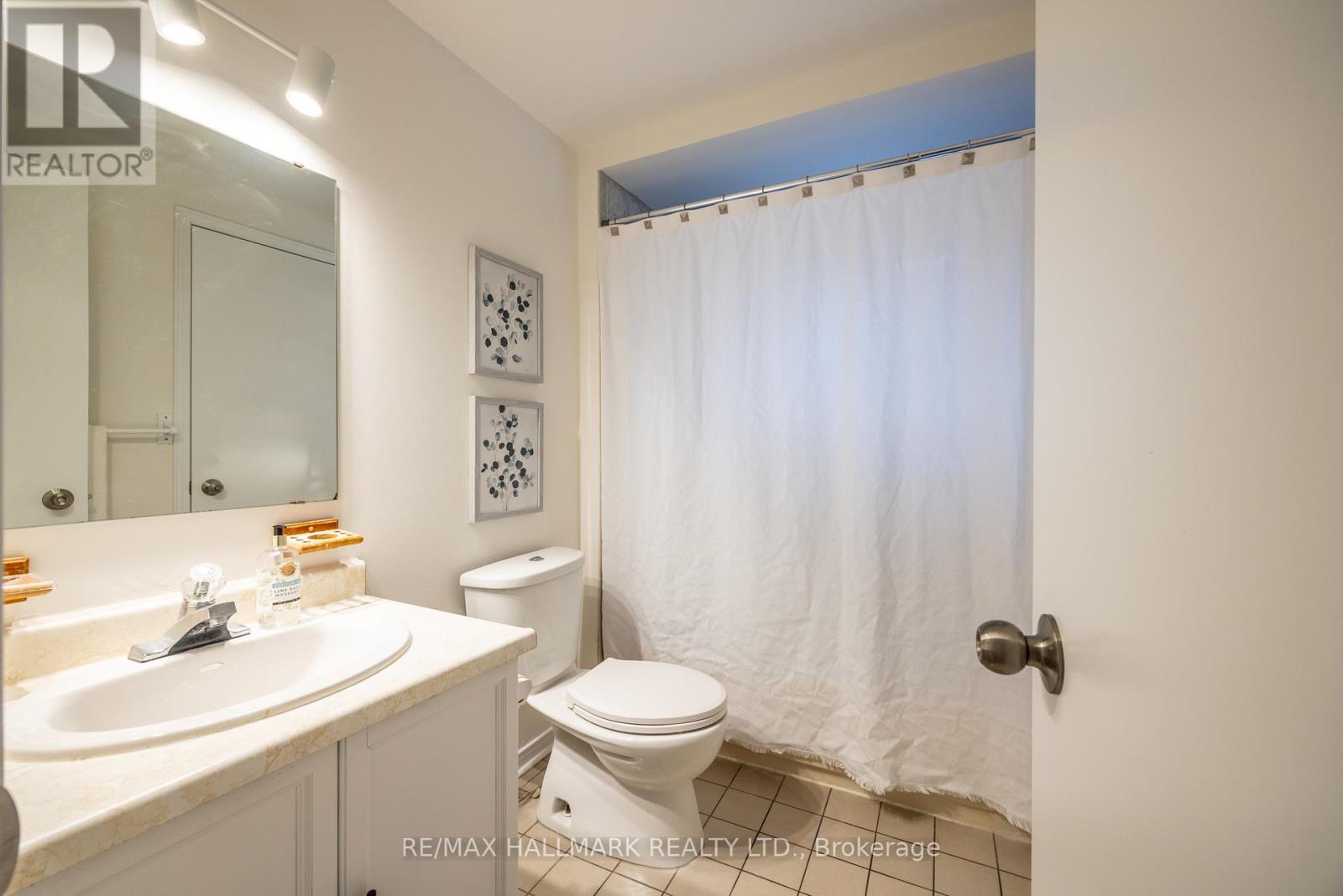 12 Outlook Garden Boulevard, Toronto, Ontario  M6N 4Z4 - Photo 17 - W12477415