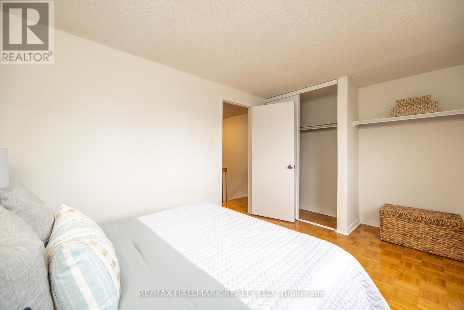 12 Outlook Garden Boulevard, Toronto, Ontario  M6N 4Z4 - Photo 20 - W12477415