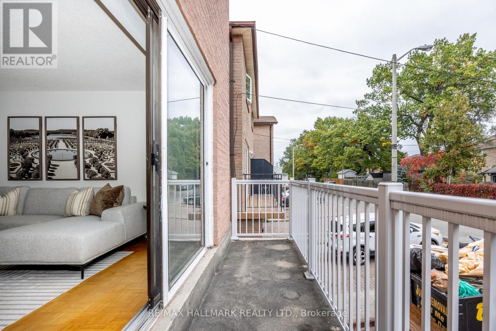 12 Outlook Garden Boulevard, Toronto, Ontario  M6N 4Z4 - Photo 4 - W12477415