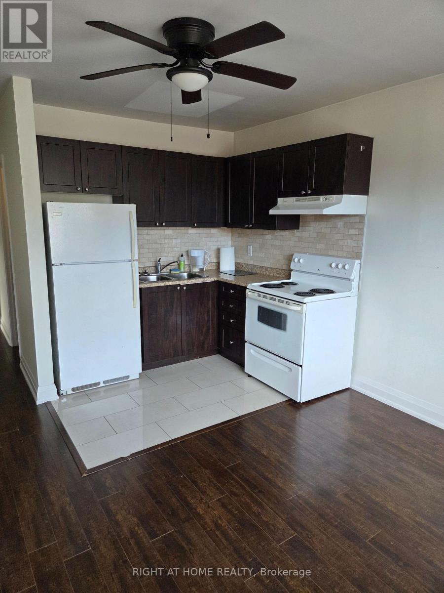 2 - 6 Stavebank Road, Mississauga, Ontario  L5G 2T4 - Photo 4 - W12477451