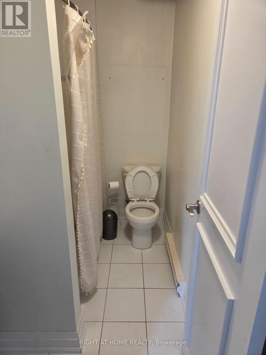 2 - 6 Stavebank Road, Mississauga, Ontario  L5G 2T4 - Photo 6 - W12477451
