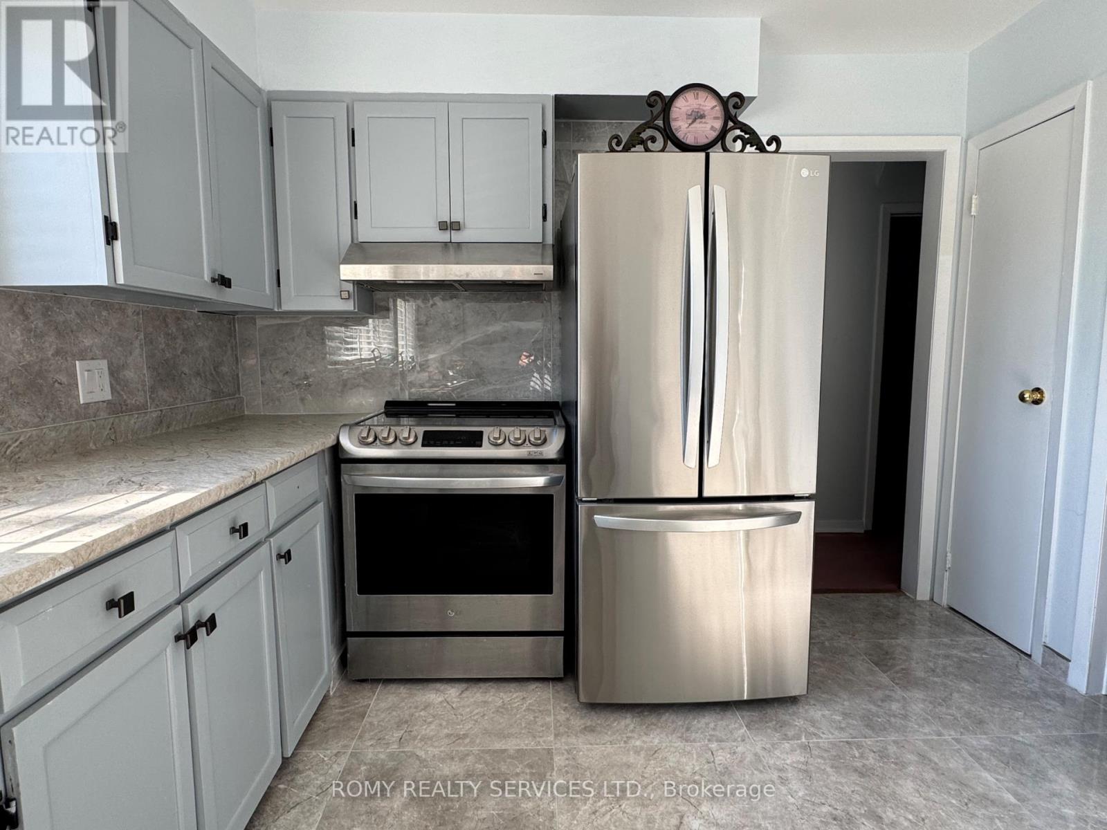 1 - 10 Grandravine Drive, Toronto, Ontario  M3J 1B1 - Photo 2 - W12477465
