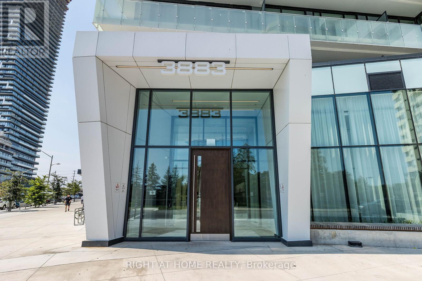 702 - 3883 Quartz Road, Mississauga, Ontario  L5B 4M6 - Photo 2 - W12477470