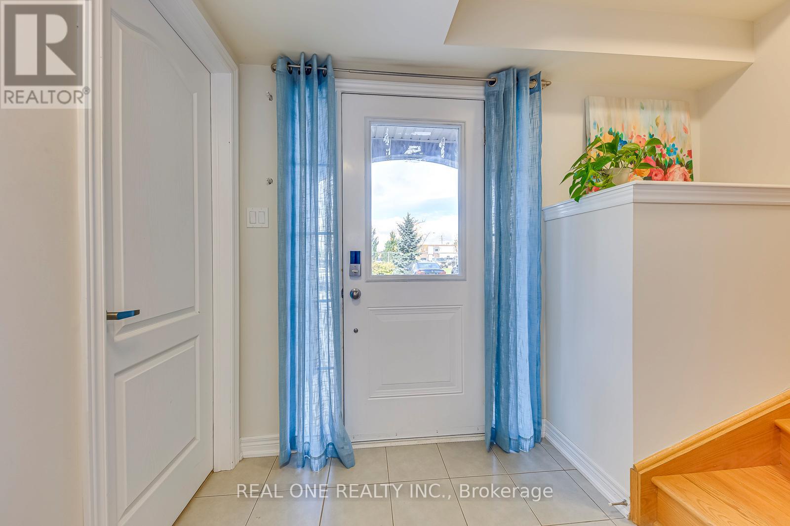 75 - 2435 Greenwich Drive, Oakville, Ontario  L6M 0S4 - Photo 5 - W12477495