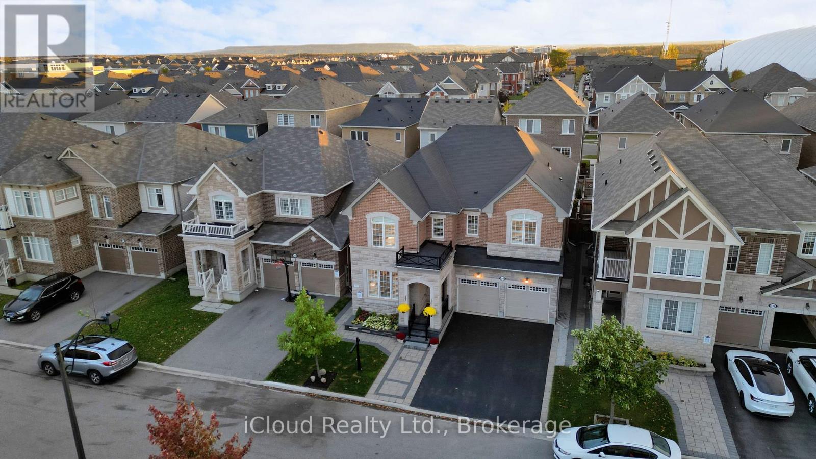 1198 Mceachern Court, Milton, Ontario  L9E 1E4 - Photo 4 - W12477508