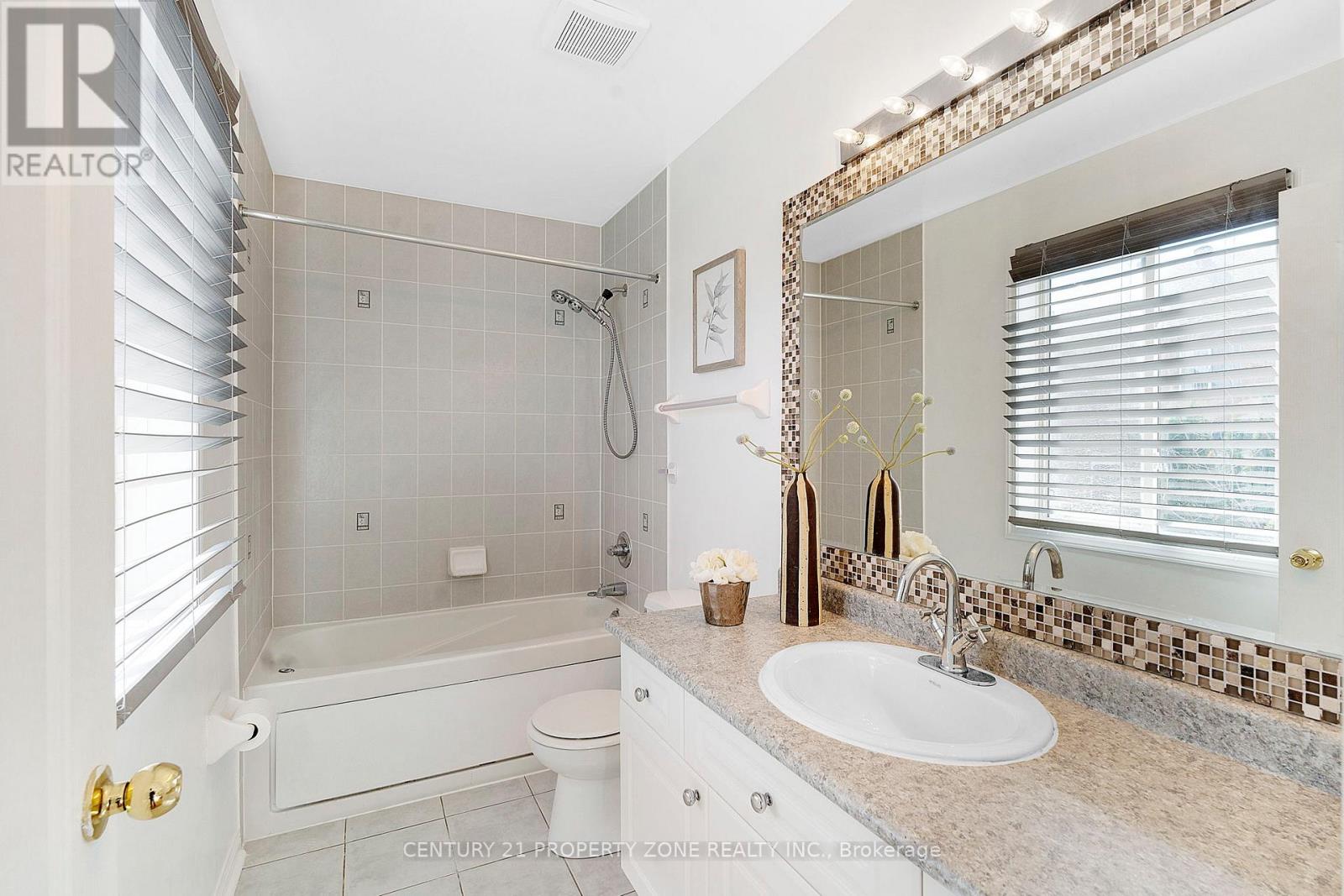 37 Clyde Road, Brampton, Ontario  L6X 0M6 - Photo 16 - W12477509