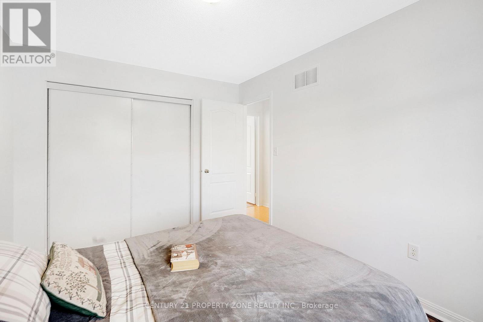 37 Clyde Road, Brampton, Ontario  L6X 0M6 - Photo 19 - W12477509