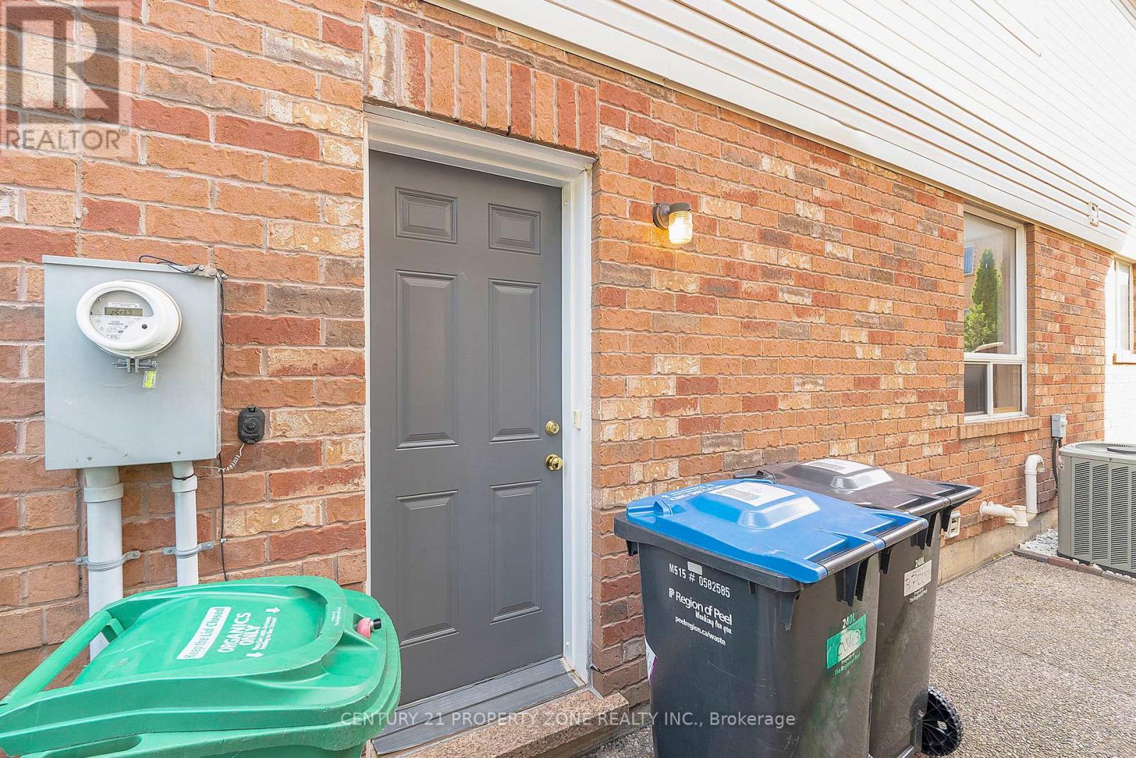 37 Clyde Road, Brampton, Ontario  L6X 0M6 - Photo 26 - W12477509