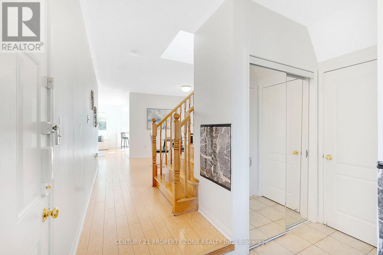 37 Clyde Road, Brampton, Ontario  L6X 0M6 - Photo 4 - W12477509