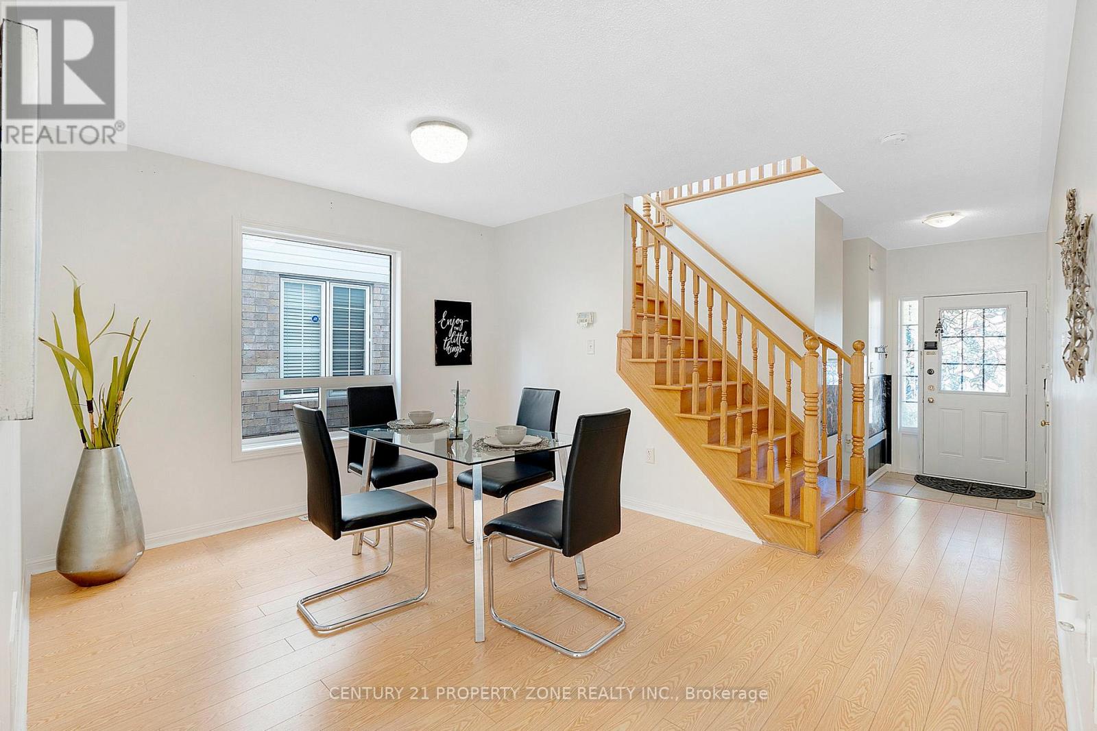 37 Clyde Road, Brampton, Ontario  L6X 0M6 - Photo 6 - W12477509