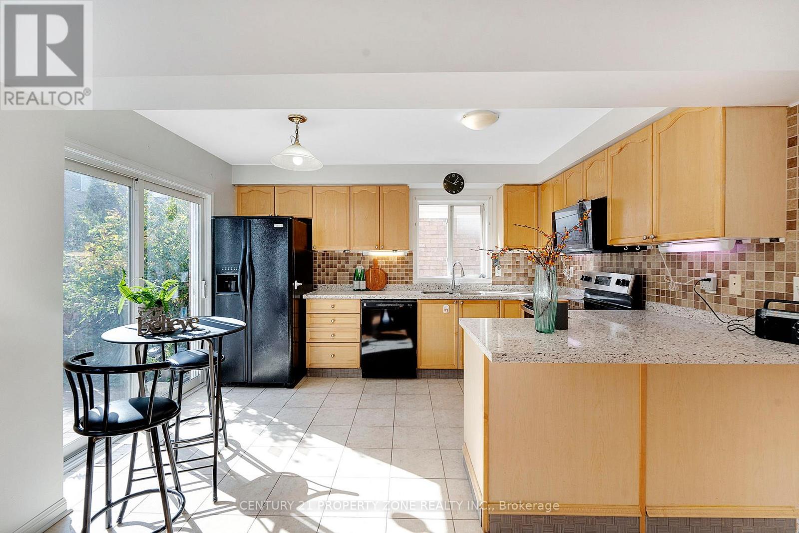 37 Clyde Road, Brampton, Ontario  L6X 0M6 - Photo 9 - W12477509