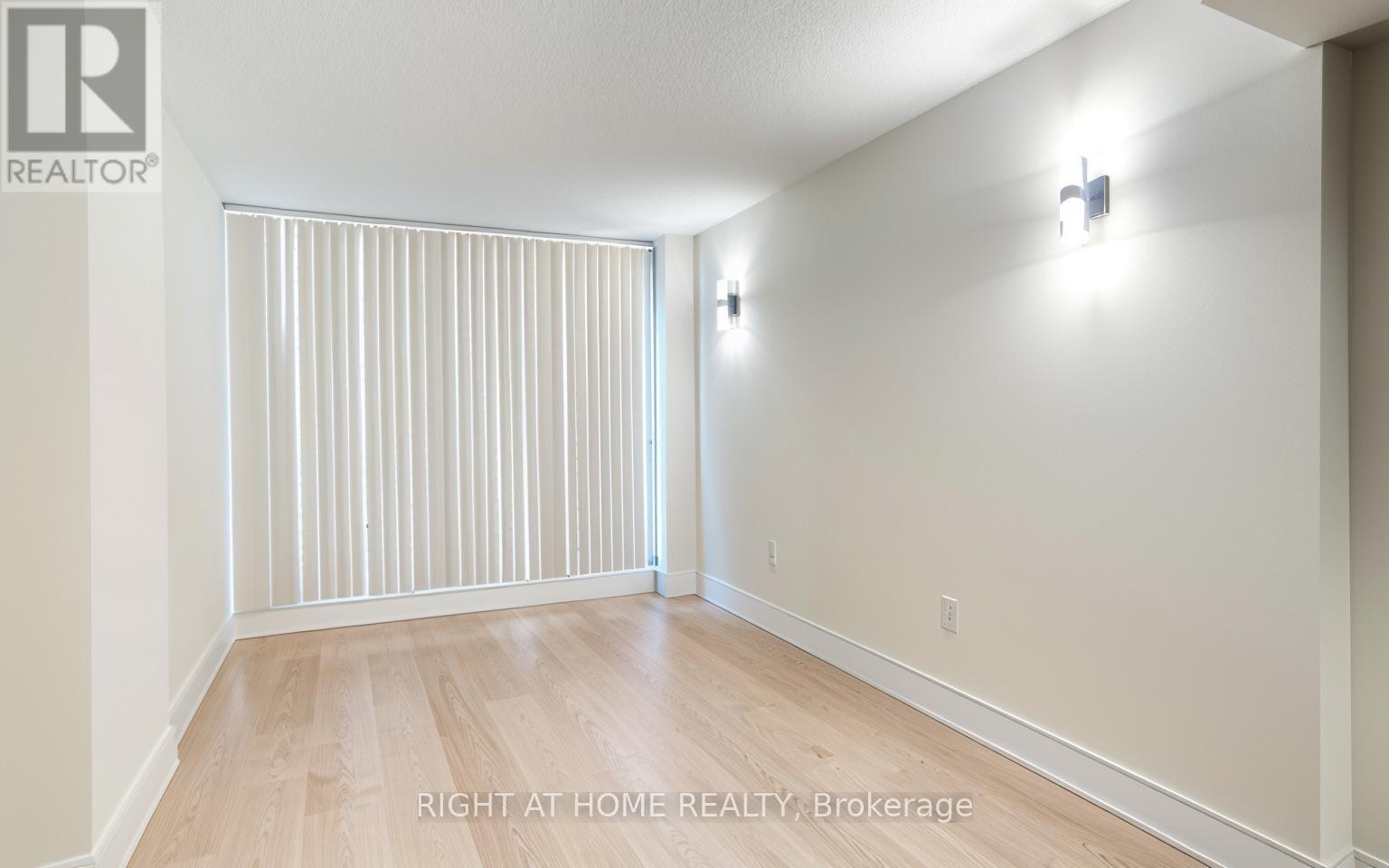 201 - 350 Webb Drive, Mississauga, Ontario  L5B 3W4 - Photo 12 - W12477519