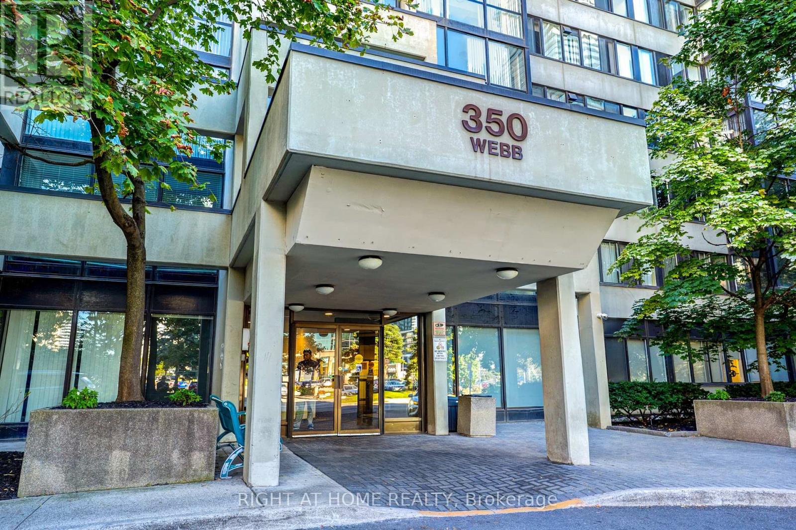 201 - 350 Webb Drive, Mississauga, Ontario  L5B 3W4 - Photo 2 - W12477519