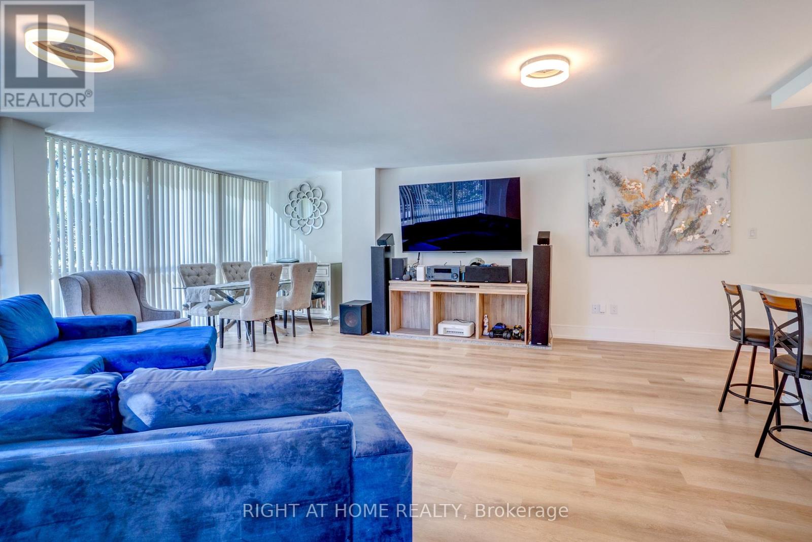 201 - 350 Webb Drive, Mississauga, Ontario  L5B 3W4 - Photo 5 - W12477519