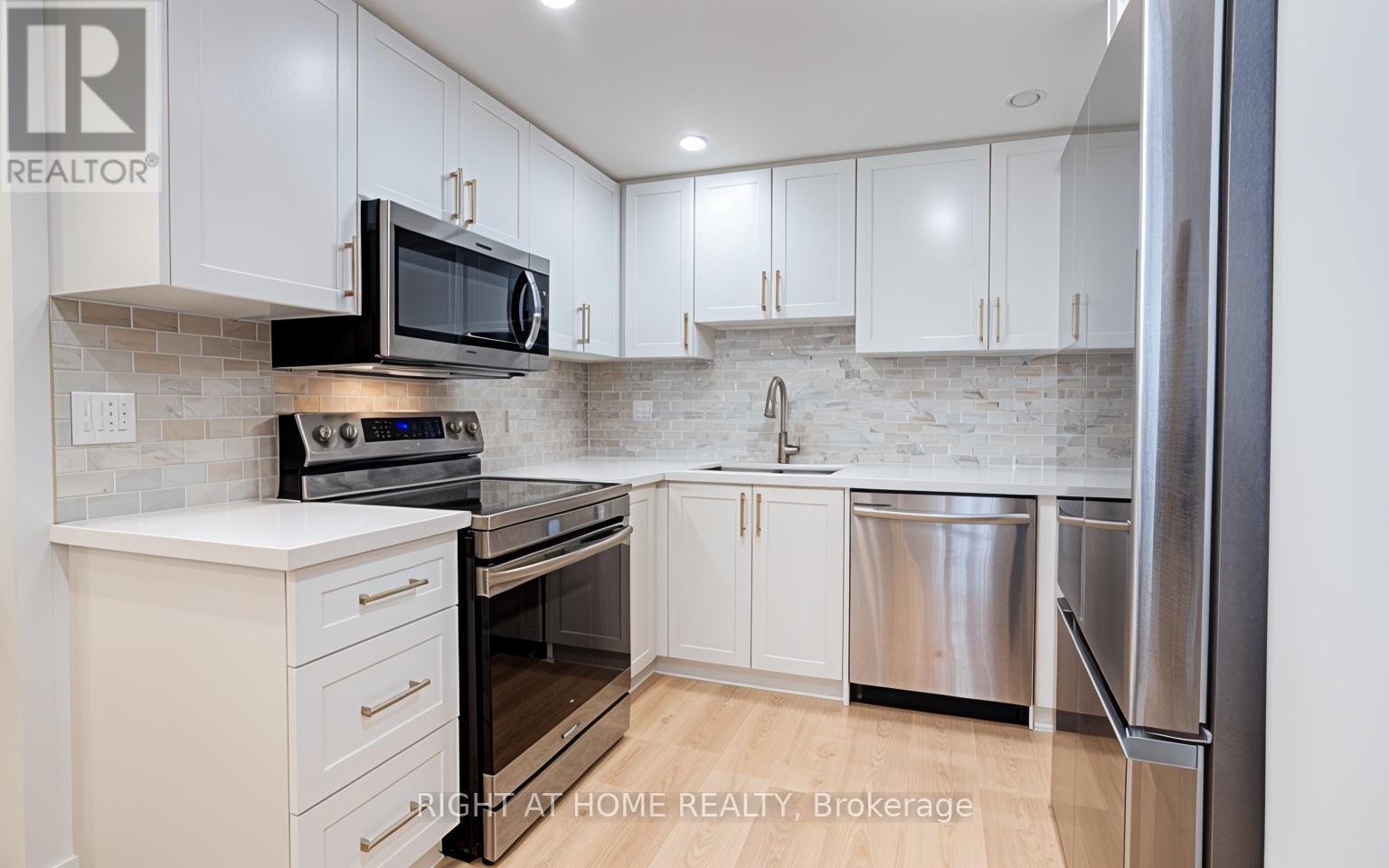 201 - 350 Webb Drive, Mississauga, Ontario  L5B 3W4 - Photo 7 - W12477519