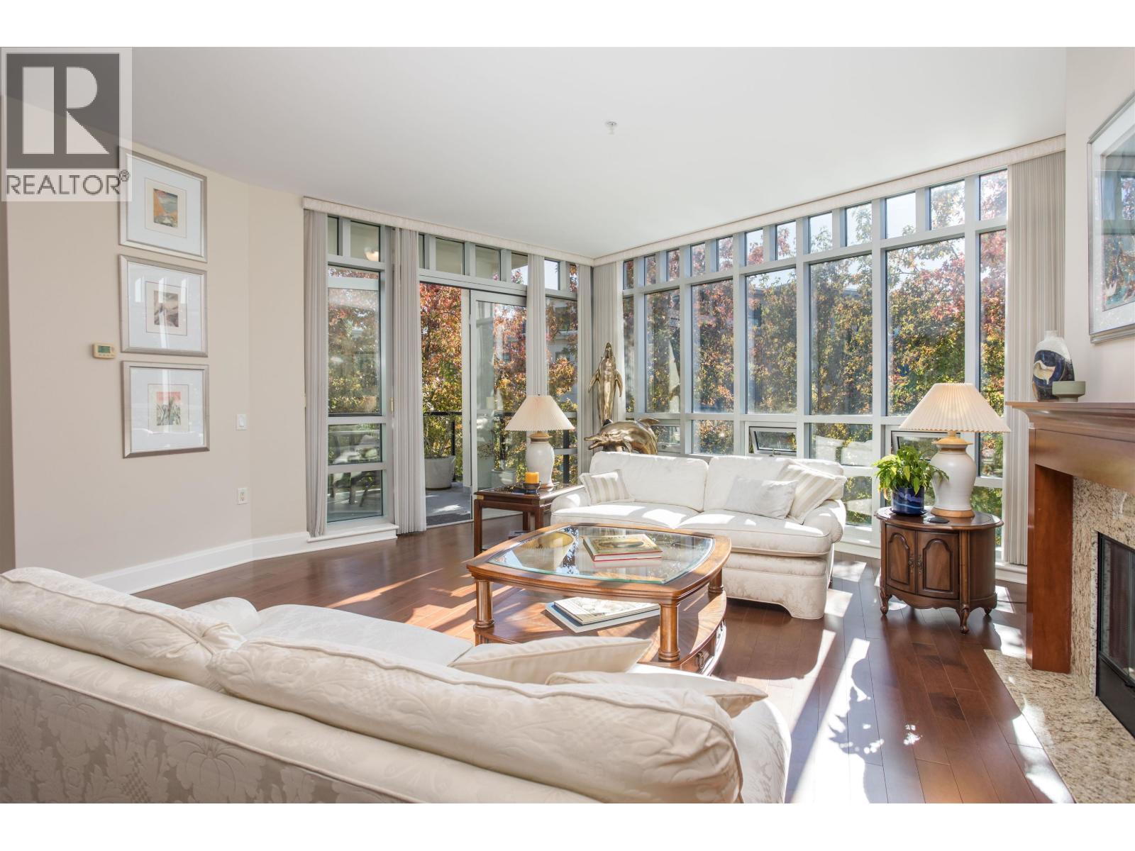 301 605 Clyde Avenue, West Vancouver, British Columbia  V7T 1C7 - Photo 4 - R3059314