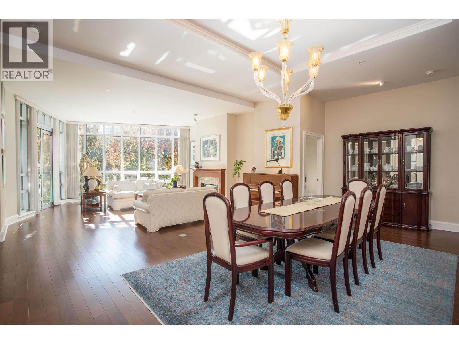 301 605 Clyde Avenue, West Vancouver, British Columbia  V7T 1C7 - Photo 3 - R3059314