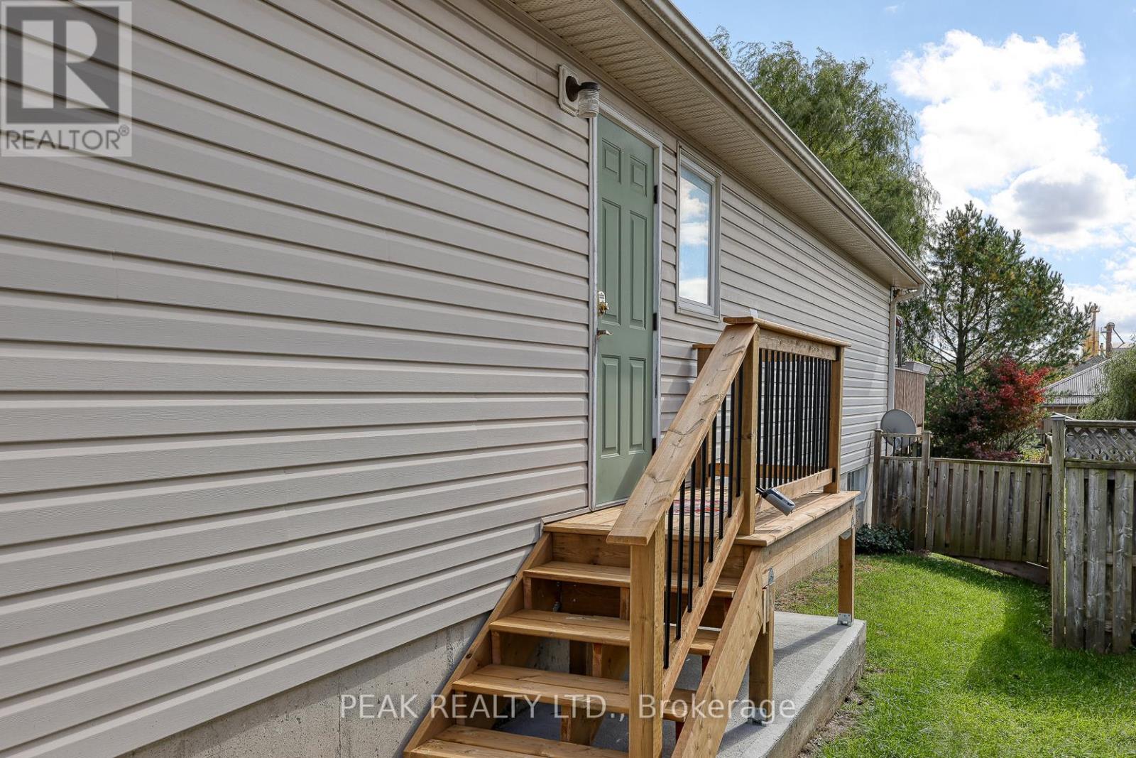 217 North Street E, Tillsonburg, Ontario  N4G 1B8 - Photo 5 - X12477374