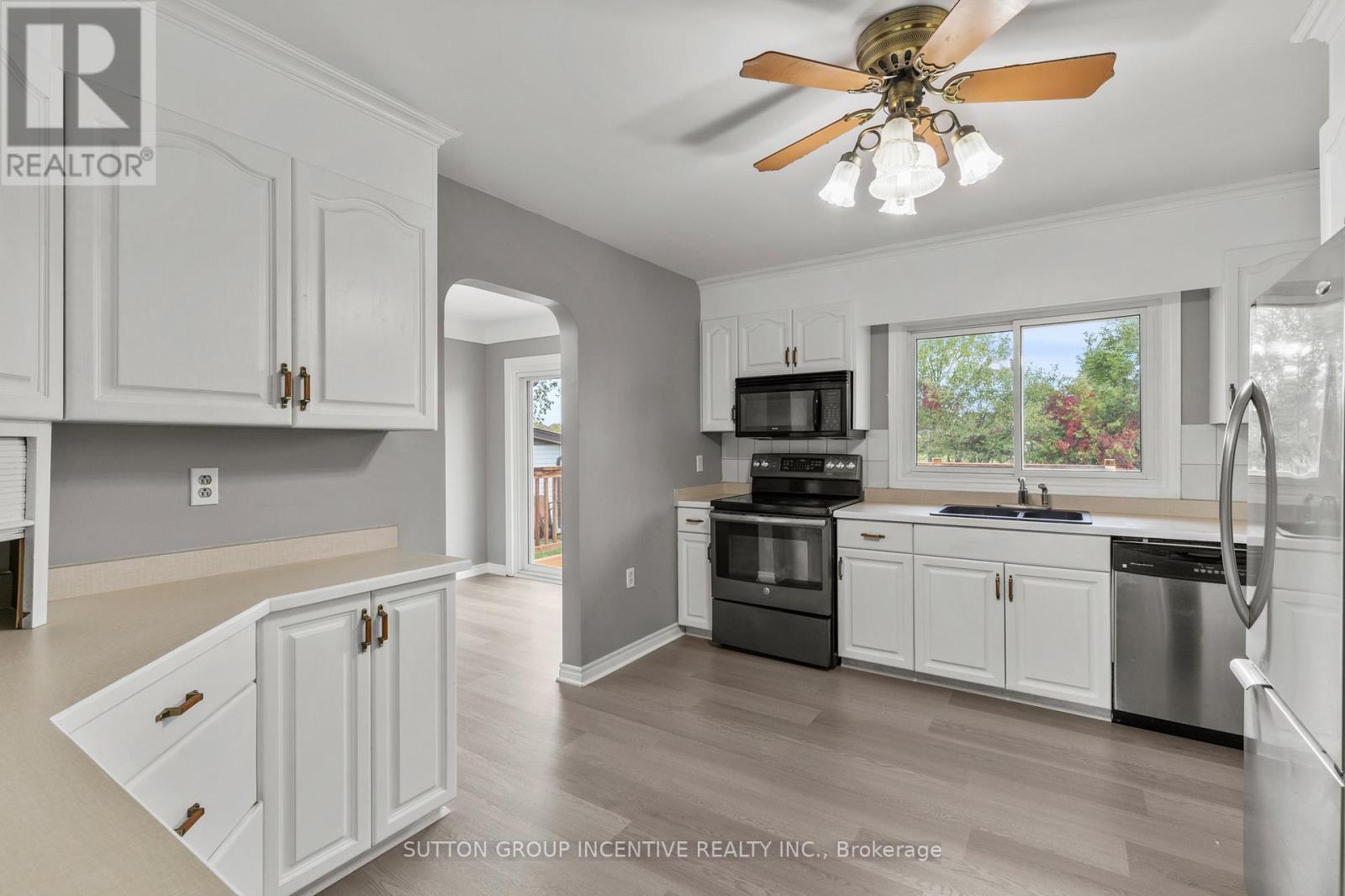 2 Hendershot Avenue, Welland, Ontario  L3B 1G9 - Photo 10 - X12477427