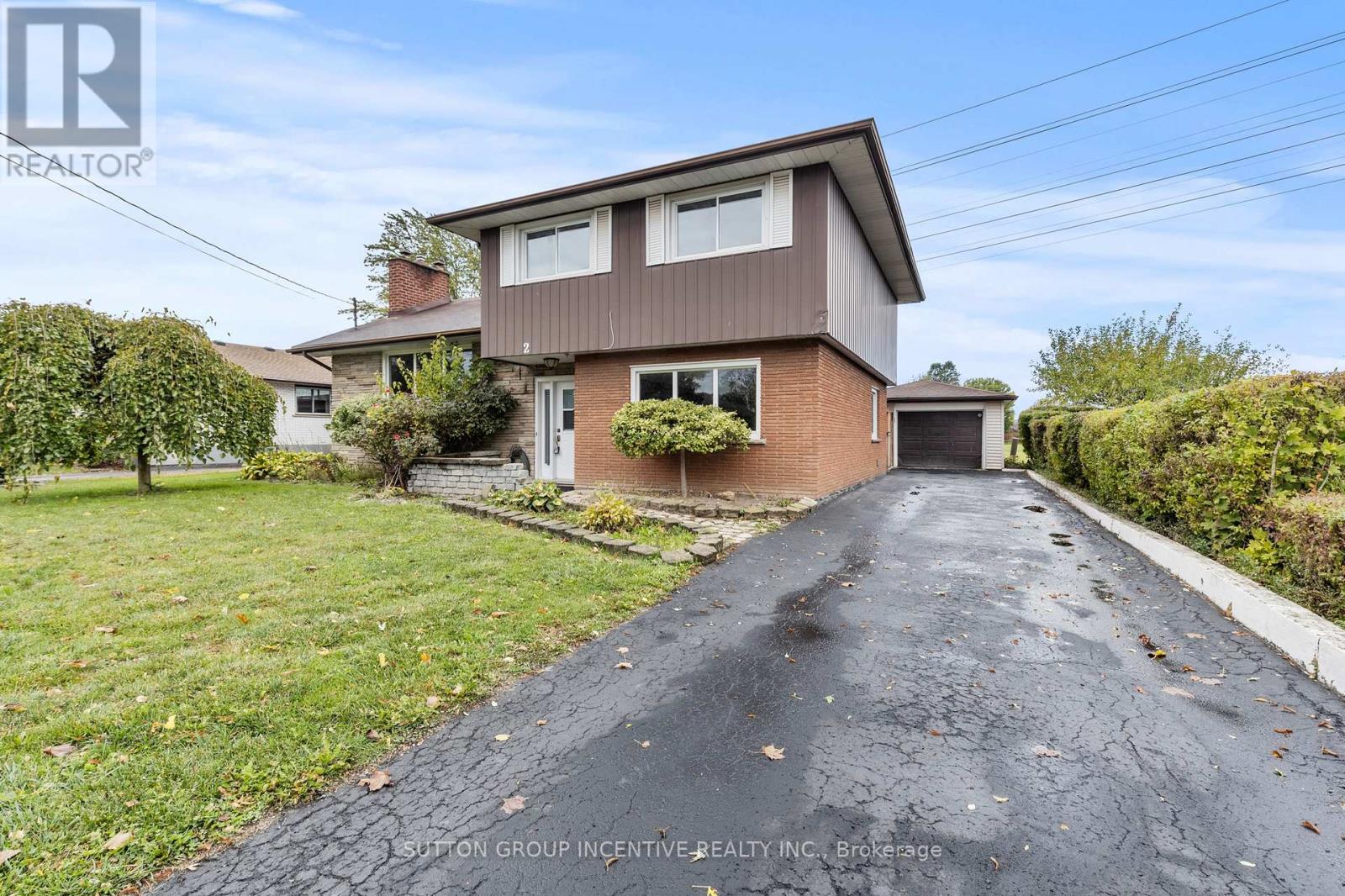 2 Hendershot Avenue, Welland, Ontario  L3B 1G9 - Photo 2 - X12477427