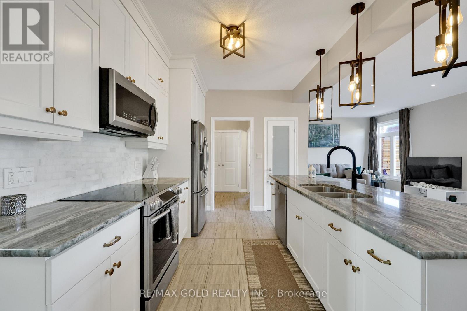 137 Passchendaele Street, Woodstock, Ontario  N0J 1M0 - Photo 10 - X12477440