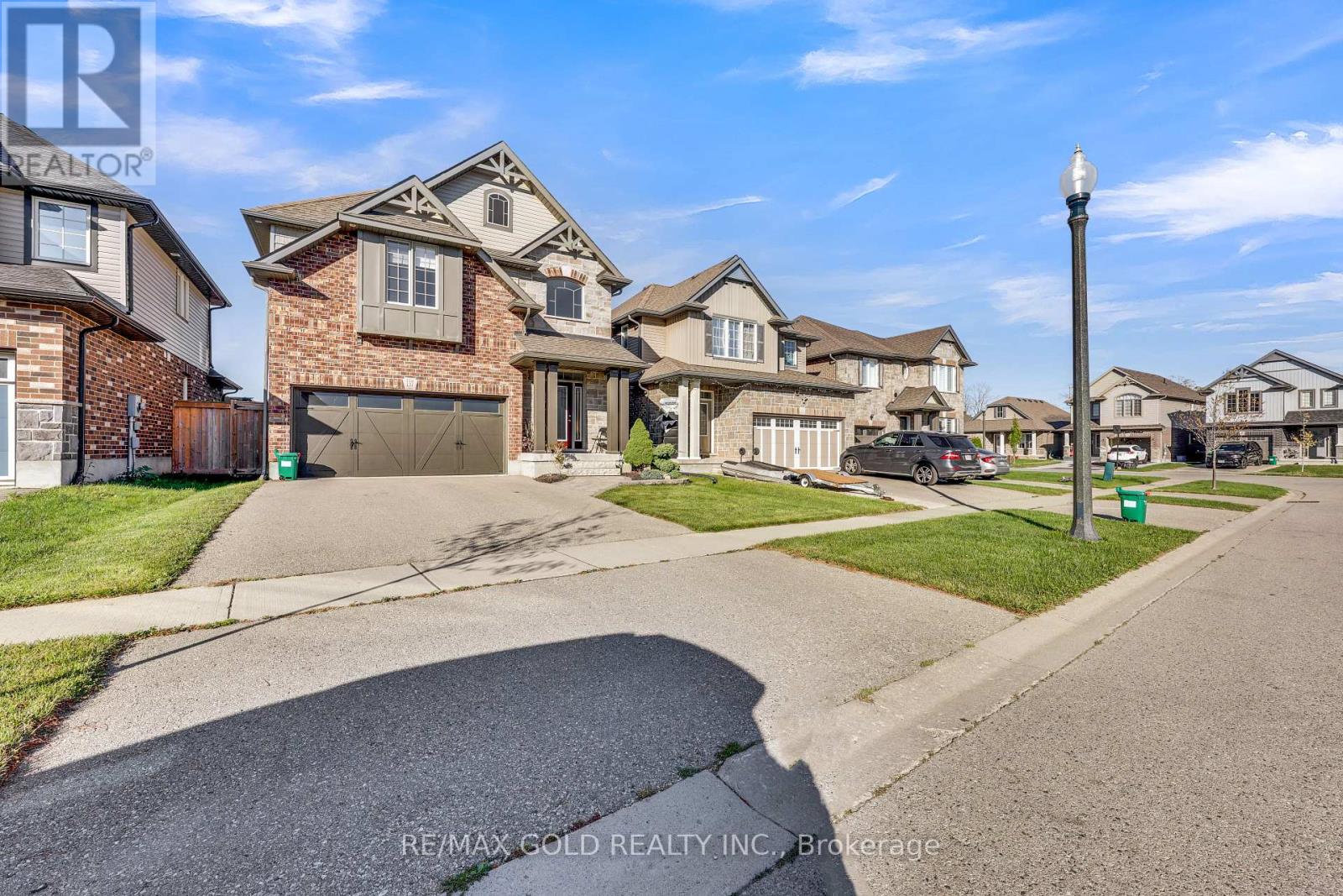 137 Passchendaele Street, Woodstock, Ontario  N0J 1M0 - Photo 2 - X12477440