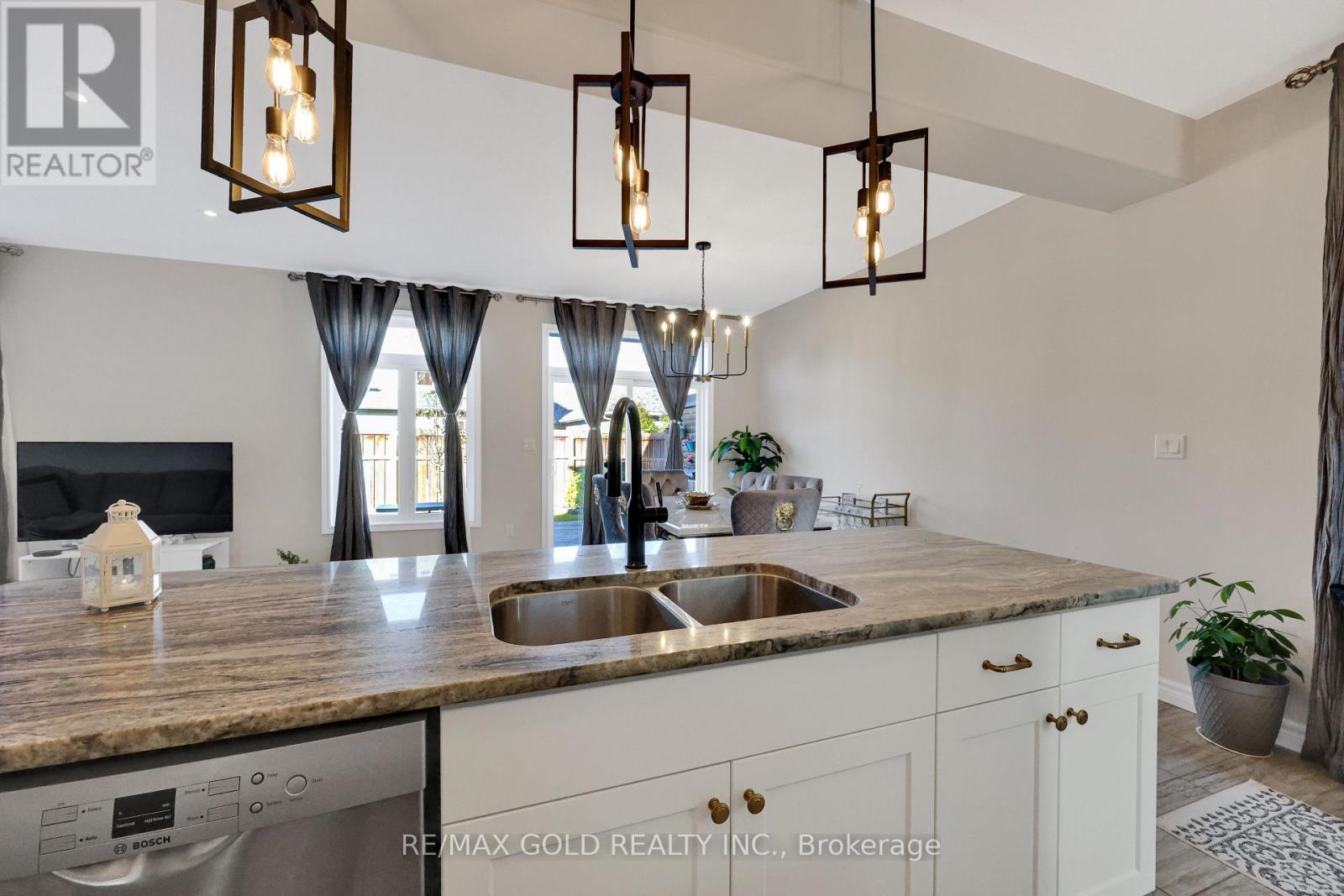 137 Passchendaele Street, Woodstock, Ontario  N0J 1M0 - Photo 20 - X12477440