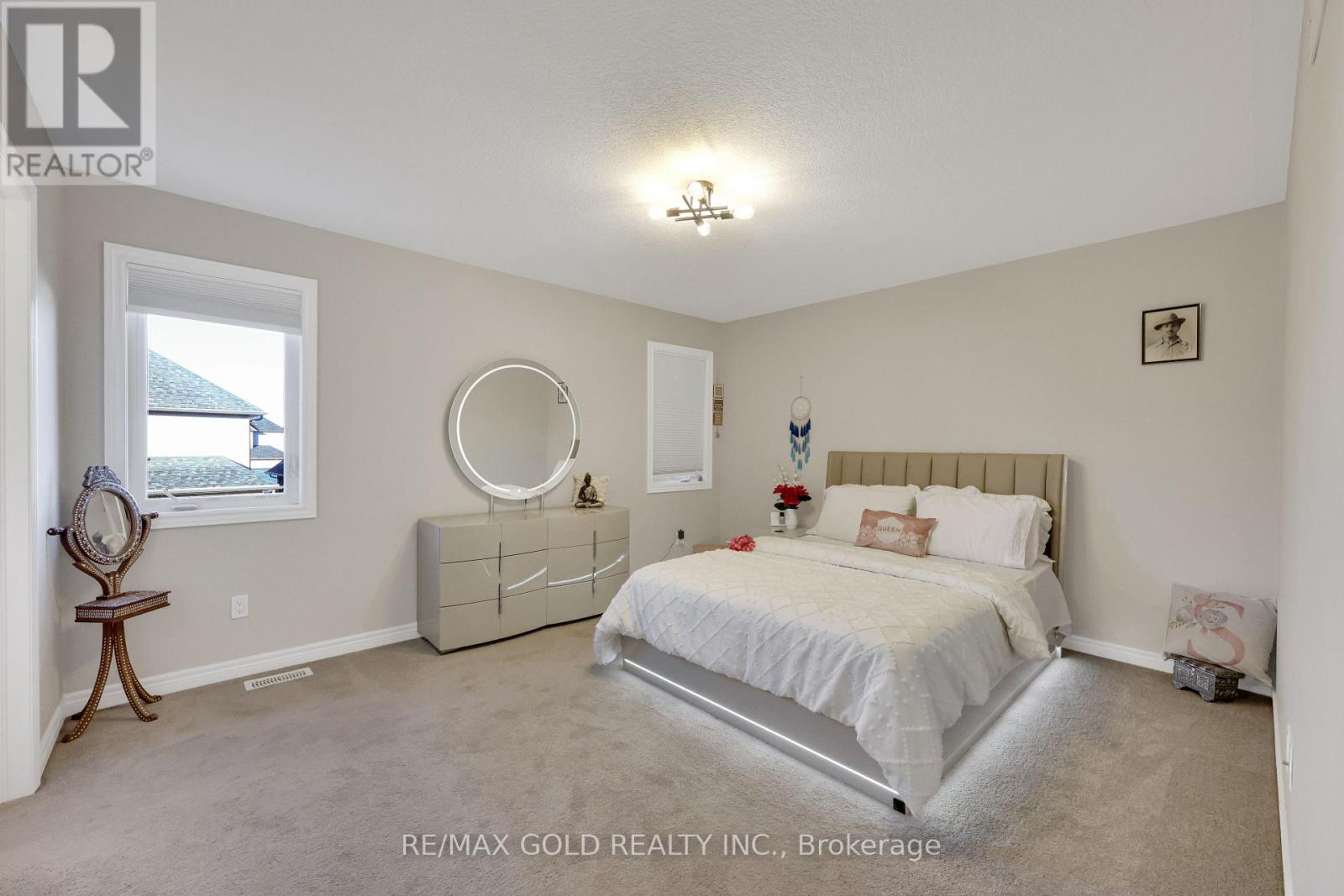 137 Passchendaele Street, Woodstock, Ontario  N0J 1M0 - Photo 25 - X12477440
