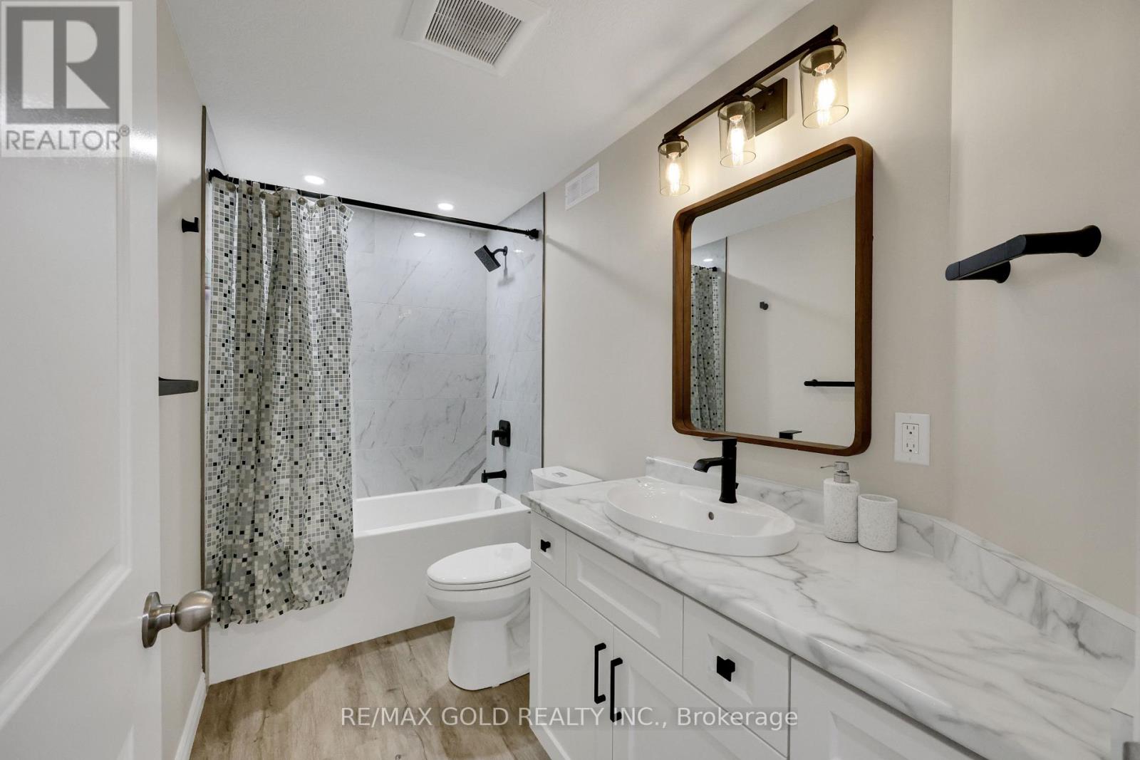137 Passchendaele Street, Woodstock, Ontario  N0J 1M0 - Photo 39 - X12477440