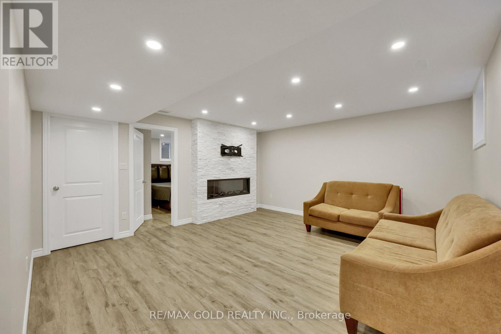 137 Passchendaele Street, Woodstock, Ontario  N0J 1M0 - Photo 40 - X12477440