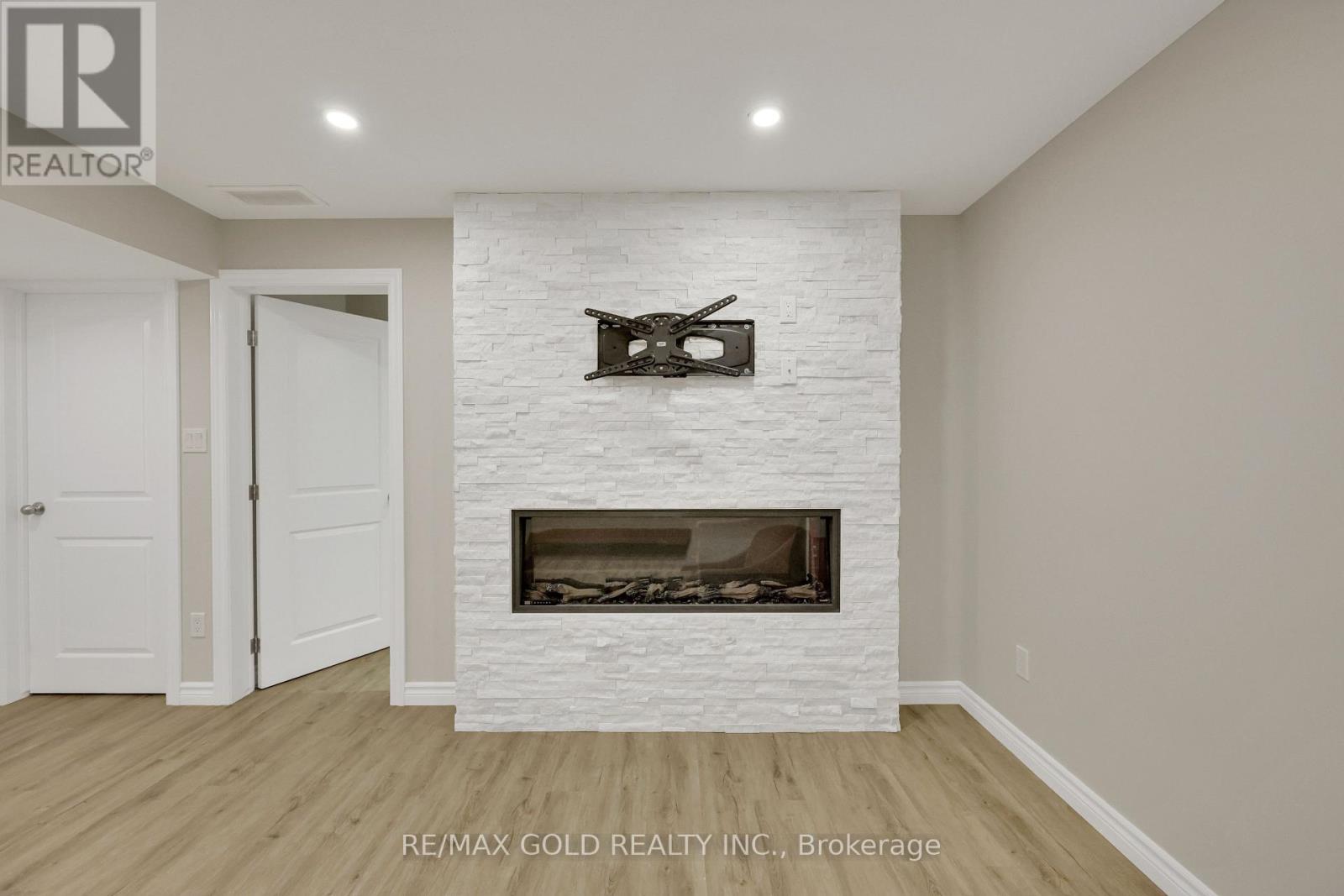 137 Passchendaele Street, Woodstock, Ontario  N0J 1M0 - Photo 42 - X12477440