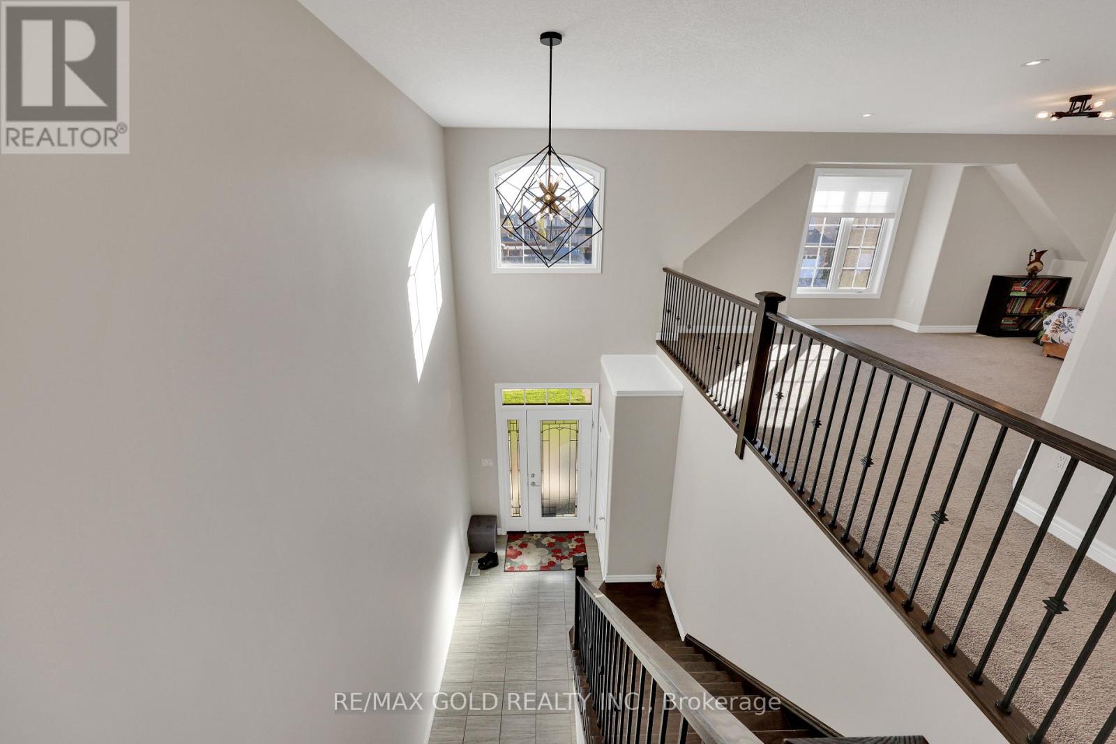 137 Passchendaele Street, Woodstock, Ontario  N0J 1M0 - Photo 5 - X12477440