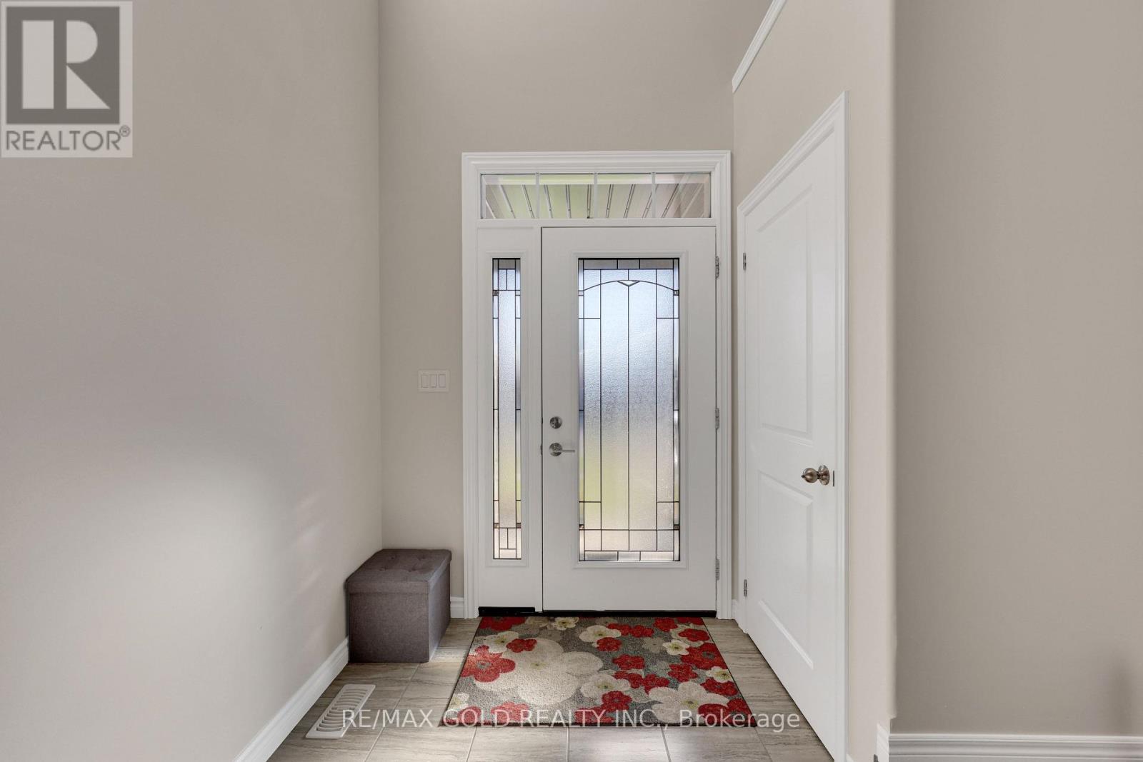 137 Passchendaele Street, Woodstock, Ontario  N0J 1M0 - Photo 6 - X12477440