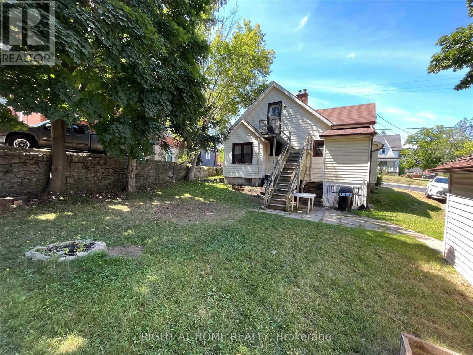 4287 Queen  (Upper Unit ) Street, Lincoln, Ontario  L0R 1B0 - Photo 1 - X12477467