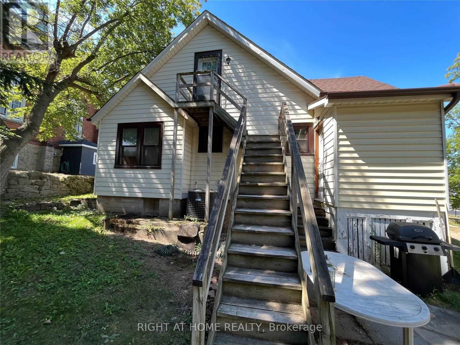 4287 Queen  (Upper Unit ) Street, Lincoln, Ontario  L0R 1B0 - Photo 2 - X12477467