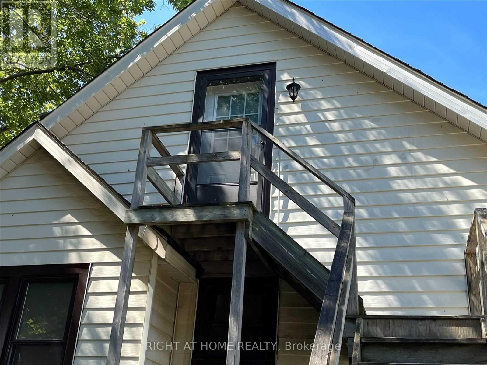4287 Queen  (Upper Unit ) Street, Lincoln, Ontario  L0R 1B0 - Photo 3 - X12477467
