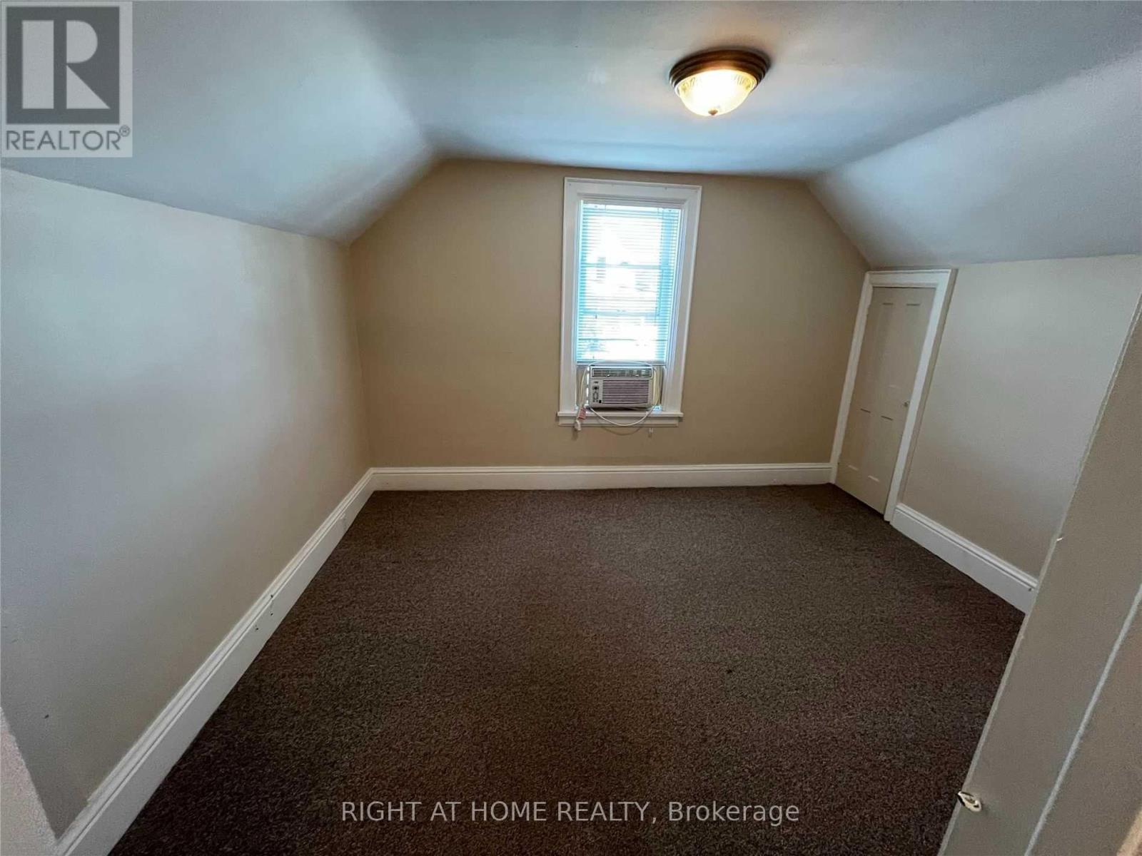4287 Queen  (Upper Unit ) Street, Lincoln, Ontario  L0R 1B0 - Photo 5 - X12477467