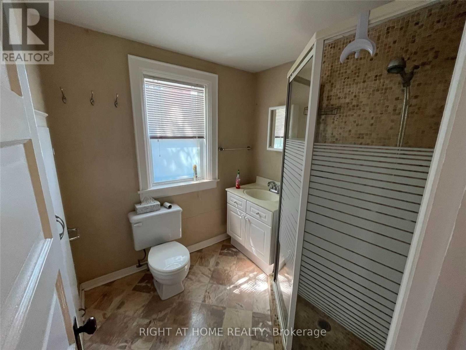 4287 Queen  (Upper Unit ) Street, Lincoln, Ontario  L0R 1B0 - Photo 7 - X12477467