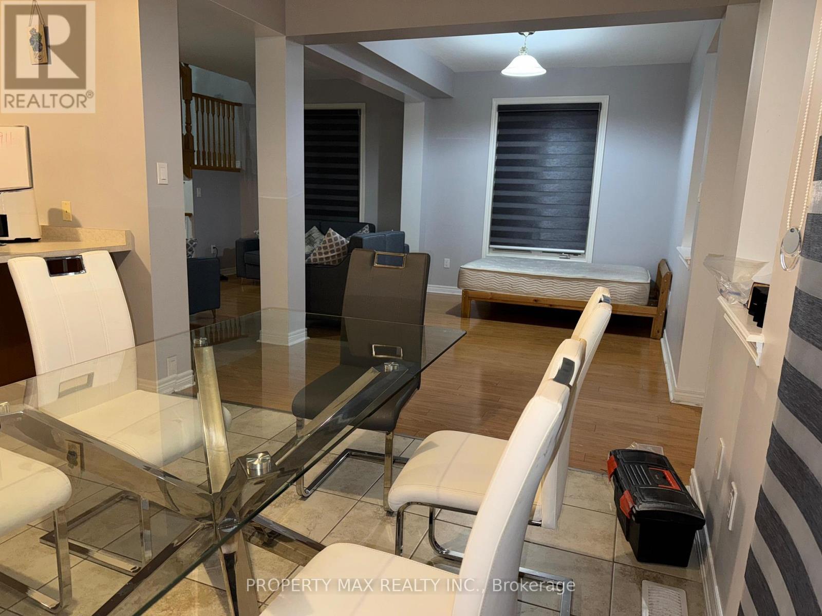 6447 Connor Crescent N, Niagara Falls, Ontario  L2H 0C7 - Photo 2 - X12477485