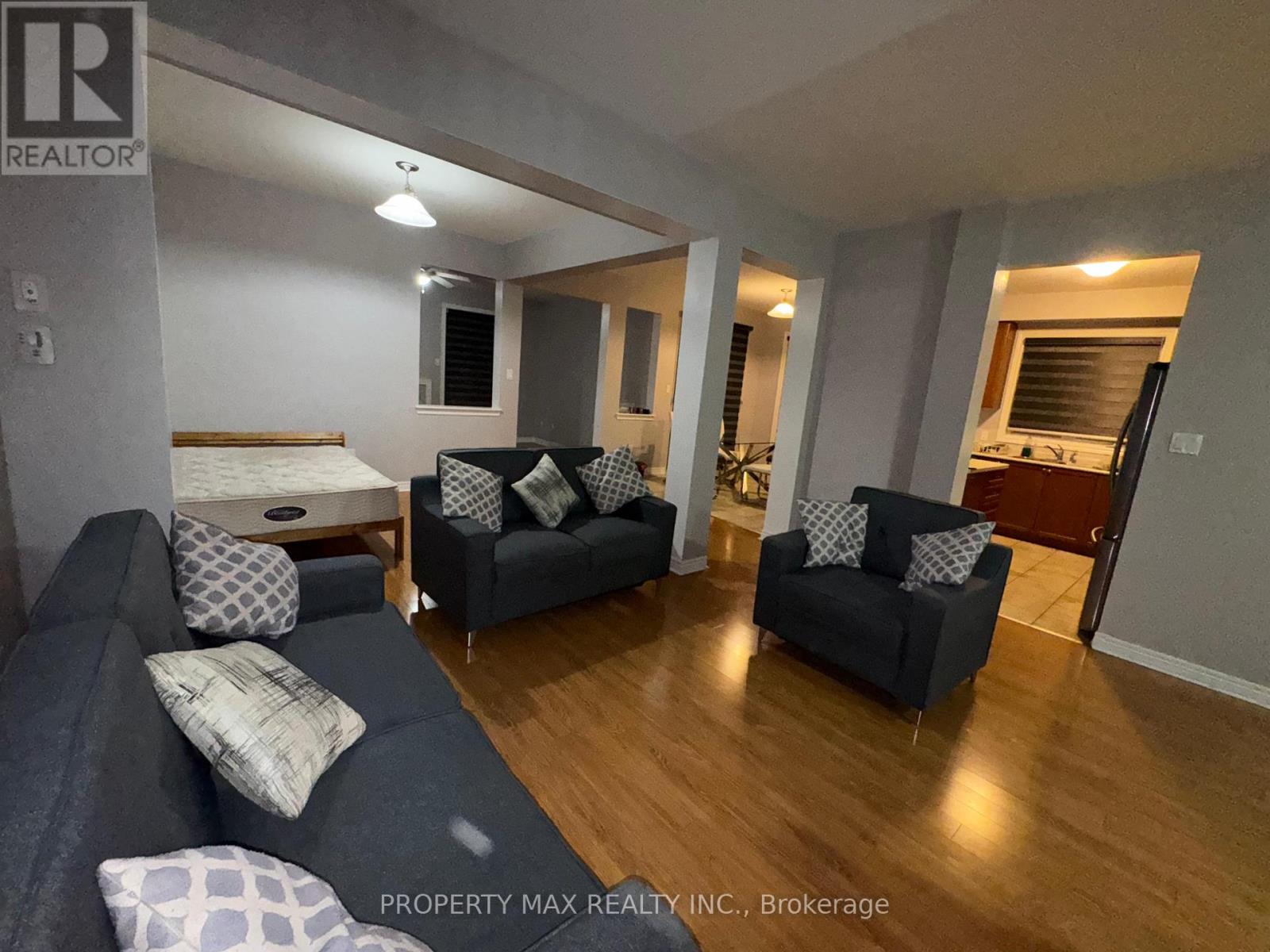 6447 Connor Crescent N, Niagara Falls, Ontario  L2H 0C7 - Photo 3 - X12477485