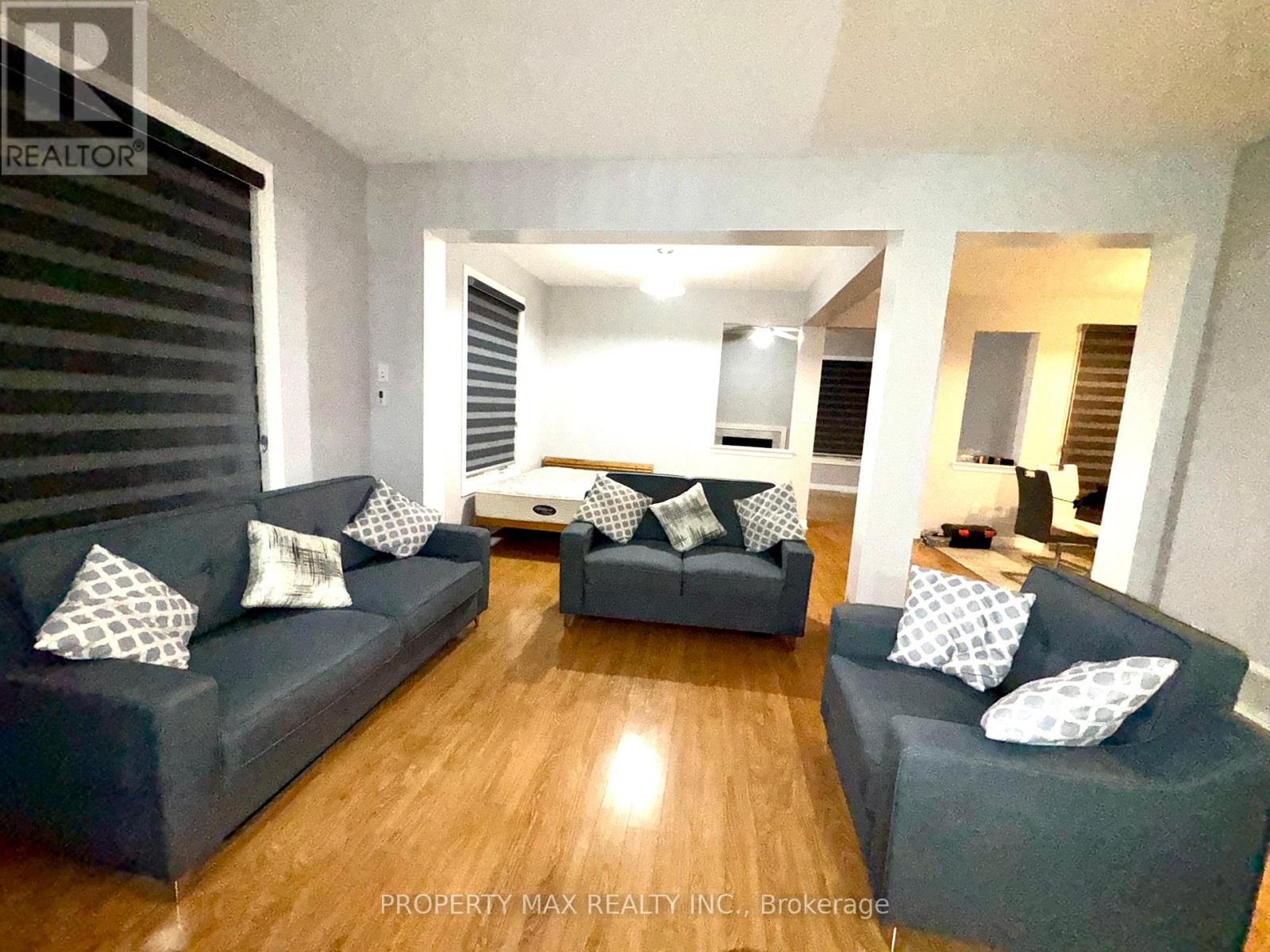 6447 Connor Crescent N, Niagara Falls, Ontario  L2H 0C7 - Photo 4 - X12477485