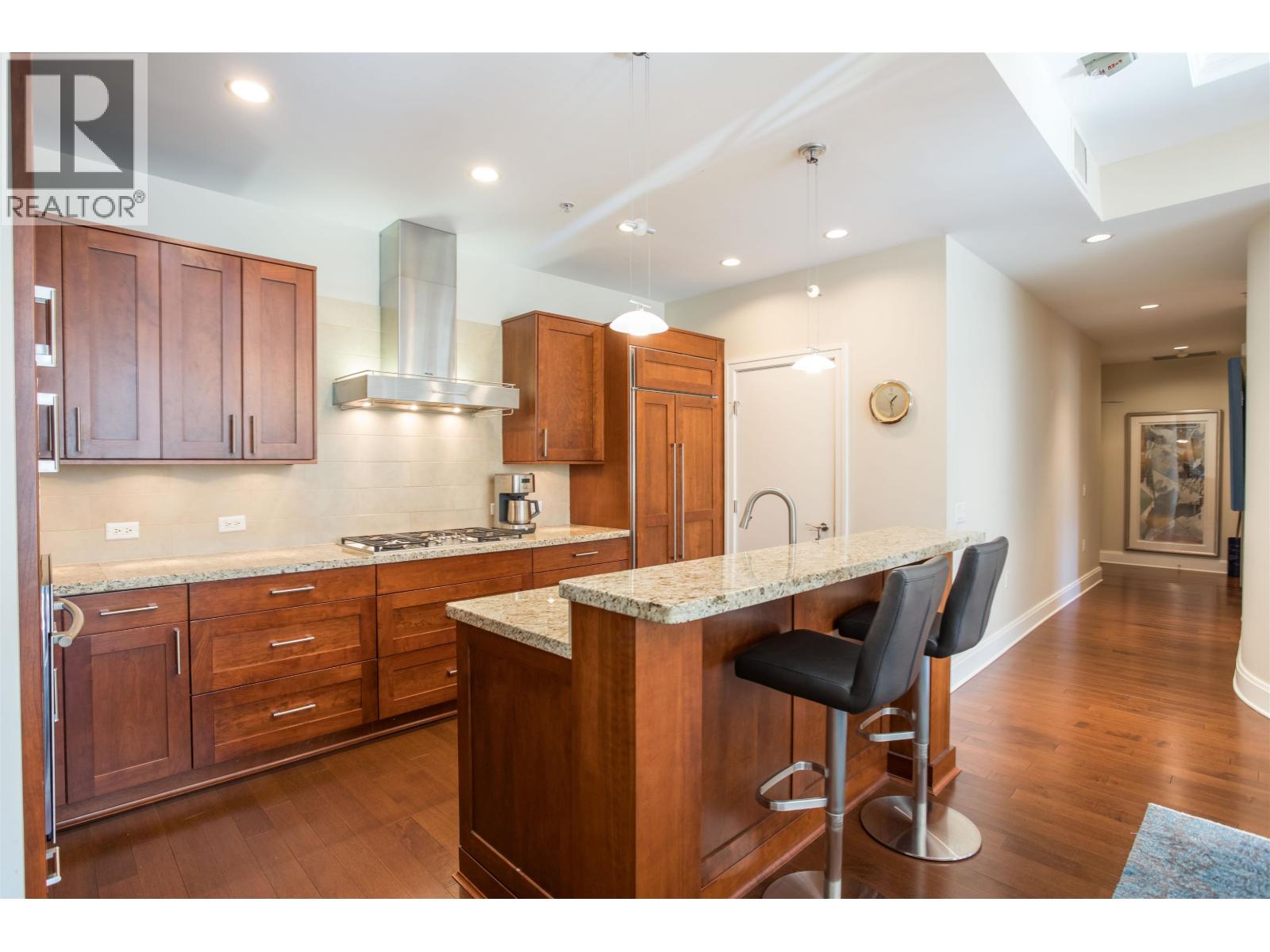 301 605 Clyde Avenue, West Vancouver, British Columbia  V7T 1C7 - Photo 9 - R3059314