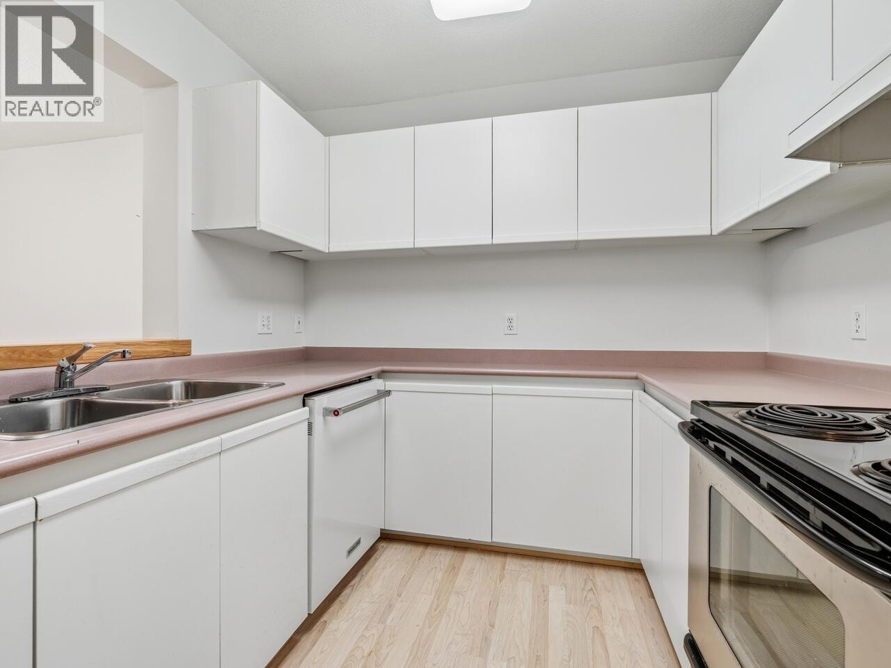 303 55 Blackberry Drive, New Westminster, British Columbia  V3L 5S7 - Photo 13 - R3061003