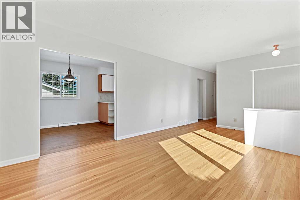 10 Glamorgan Drive Sw, Calgary, Alberta  T3E 4Z2 - Photo 6 - A2265073