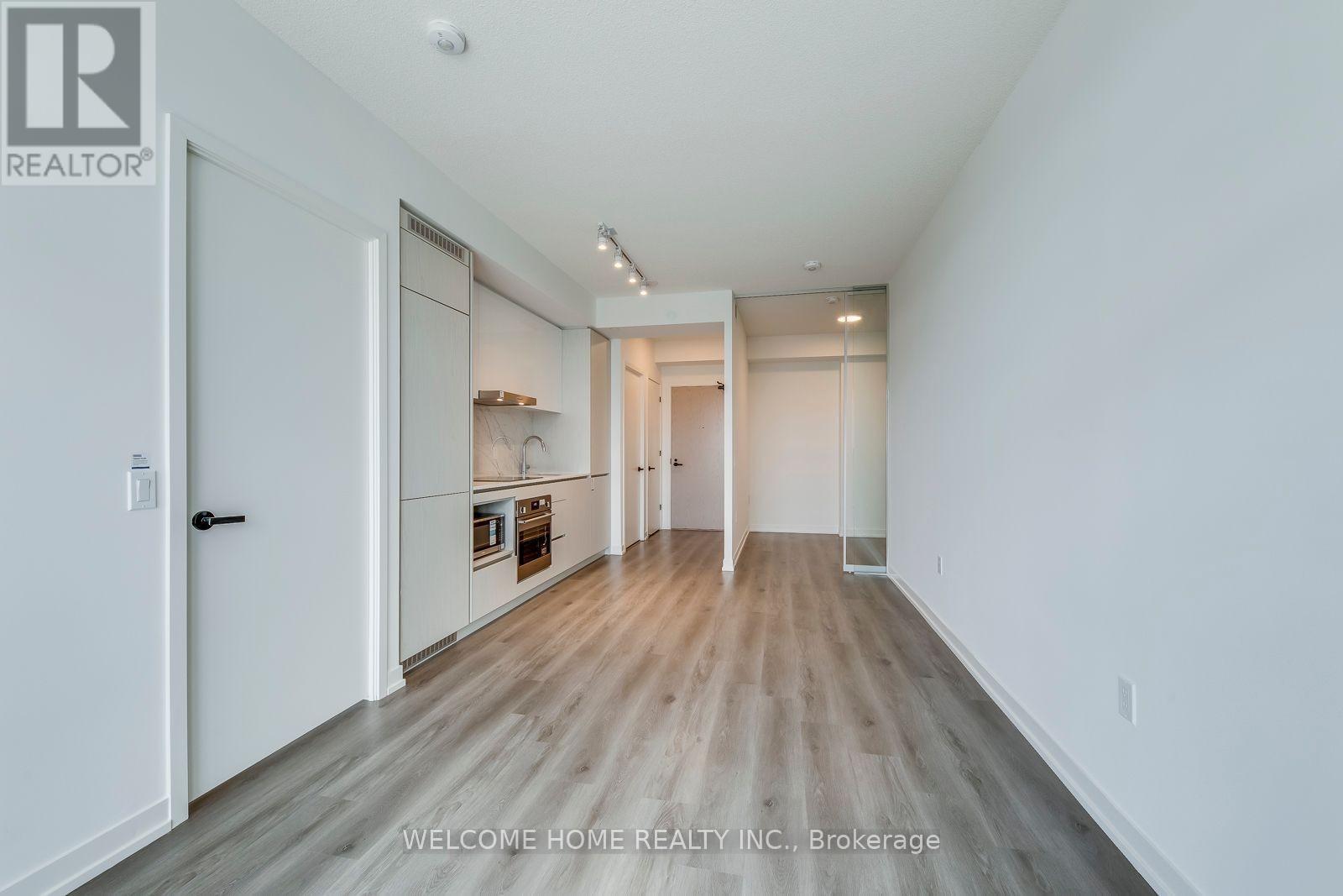 2706 - 28 Interchange Way, Vaughan, Ontario  L4K 0P8 - Photo 3 - N12477534
