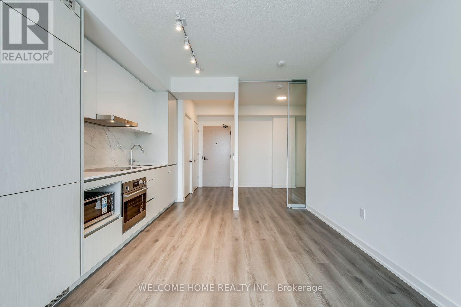 2706 - 28 Interchange Way, Vaughan, Ontario  L4K 0P8 - Photo 4 - N12477534