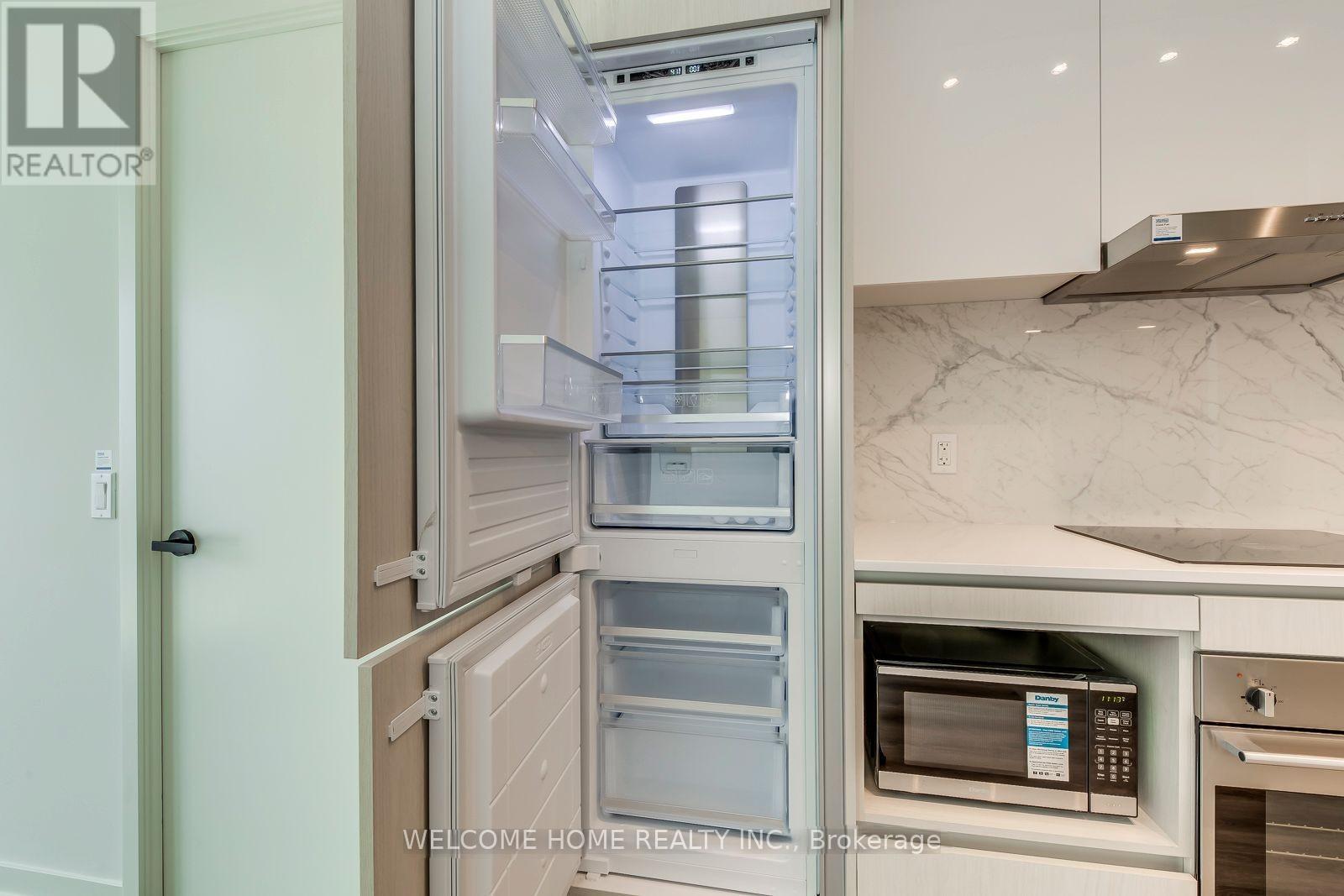 2706 - 28 Interchange Way, Vaughan, Ontario  L4K 0P8 - Photo 8 - N12477534